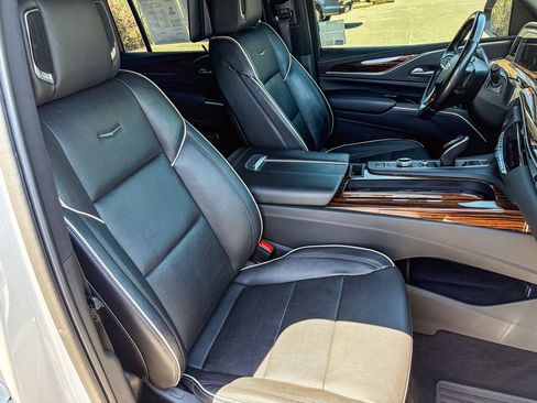 Certified 2021 Cadillac Escalade ESV Premium Luxury w/ Driver Assist Tech Package AWD/4WD image 39