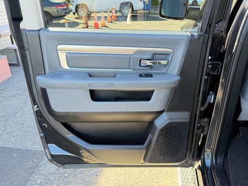 Used 2018 RAM 1500 Classic SLT w/ Luxury Group image 30