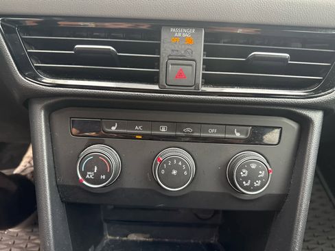 Certified 2022 Volkswagen Taos SE FWD image 13