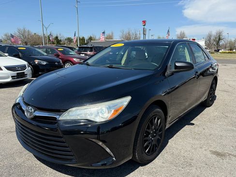 Used 2017 Toyota Camry LE image 8
