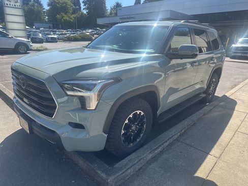Used 2025 Toyota Sequoia SR5 w/ SR5 Premium Package AWD/4WD image 1