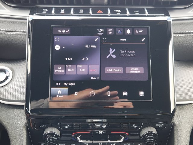 Used 2025 Jeep Grand Cherokee Altitude RWD image 17