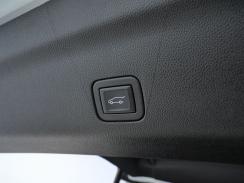 Used 2024 GMC Yukon Denali Ultimate AWD/4WD image 8