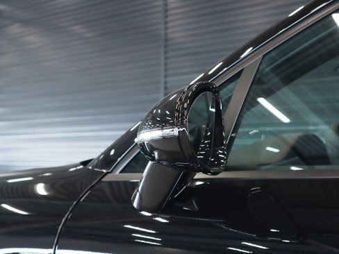 New 2026 Porsche Macan image 28