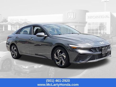 Used 2025 Hyundai Elantra SEL FWD image 5
