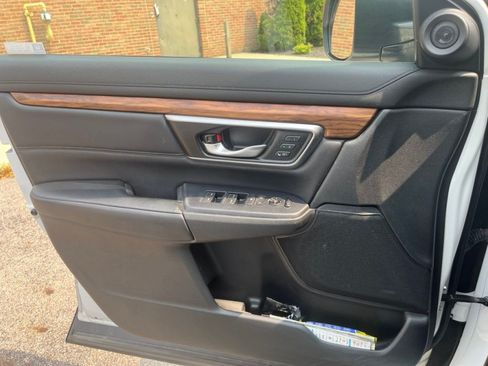 Used 2019 Honda CR-V Touring image 10