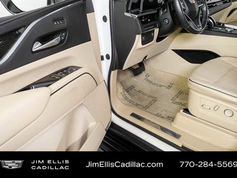 Used 2024 Cadillac Escalade Premium Luxury image 8