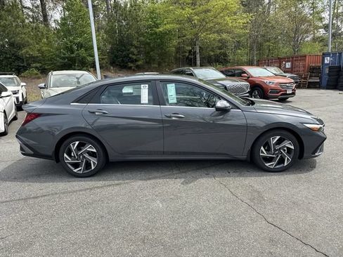New 2026 Hyundai Elantra Limited FWD image 9