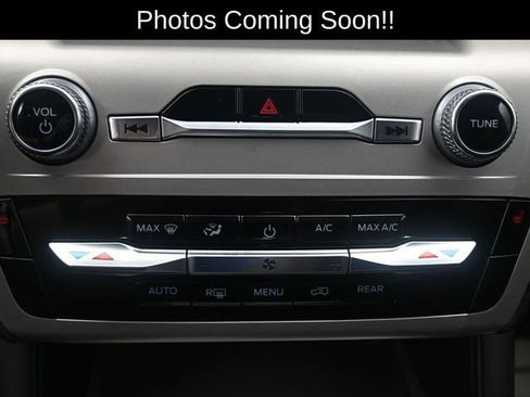 Used 2022 Ford Explorer XLT image 14