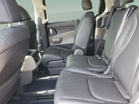 New 2026 Kia Carnival EX FWD image 6