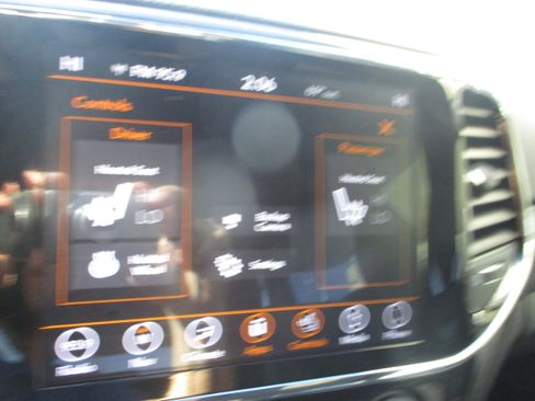 Used 2019 Jeep Grand Cherokee Altitude image 27