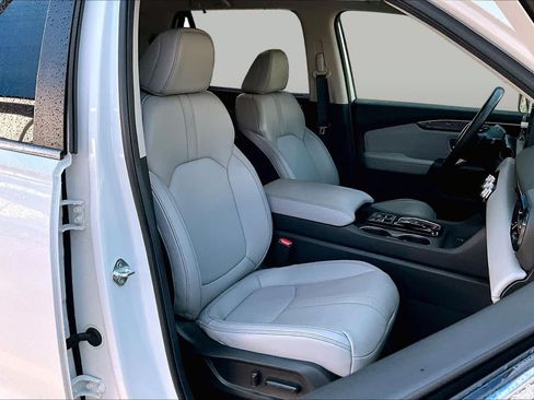 Used 2025 Honda Pilot EX-L image 9