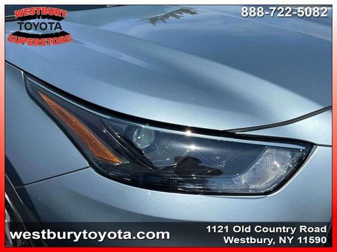 Used 2023 Toyota Highlander XLE image 7