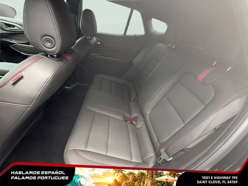 Used 2025 Chevrolet Trax RS w/ Sunroof Package FWD image 26