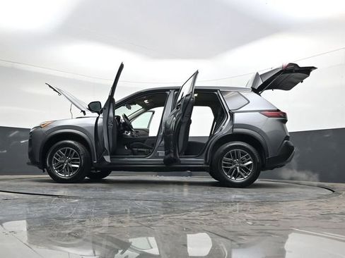 Used 2023 Nissan Rogue S image 40