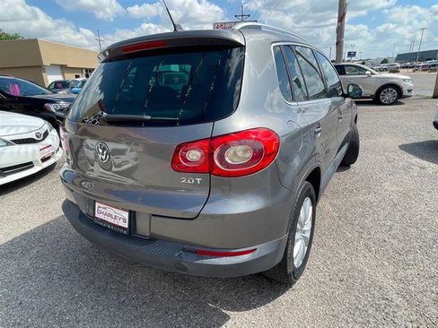 Used 2011 Volkswagen Tiguan S image 5