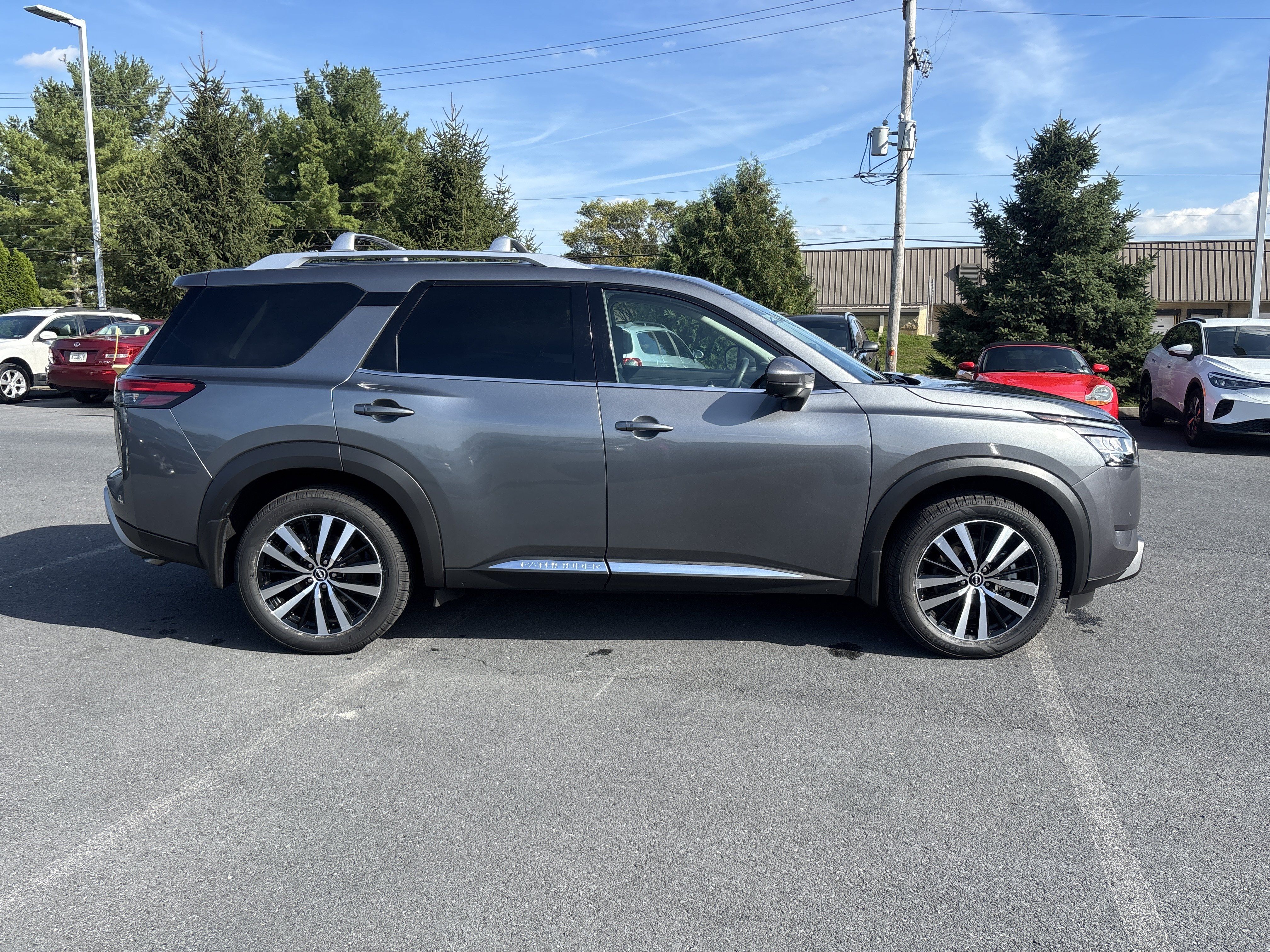 Used 2024 Nissan Pathfinder Platinum AWD/4WD image 25
