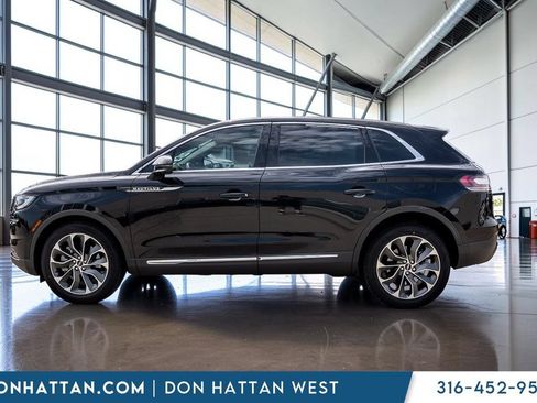 Used 2022 Lincoln Nautilus Reserve AWD/4WD image 2