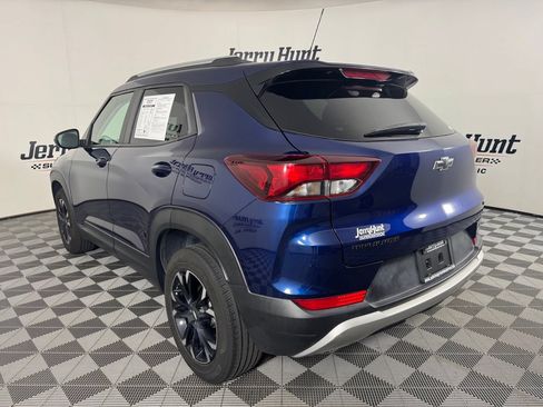 Used 2022 Chevrolet TrailBlazer LT w/ LPO, Blackout Package FWD image 8