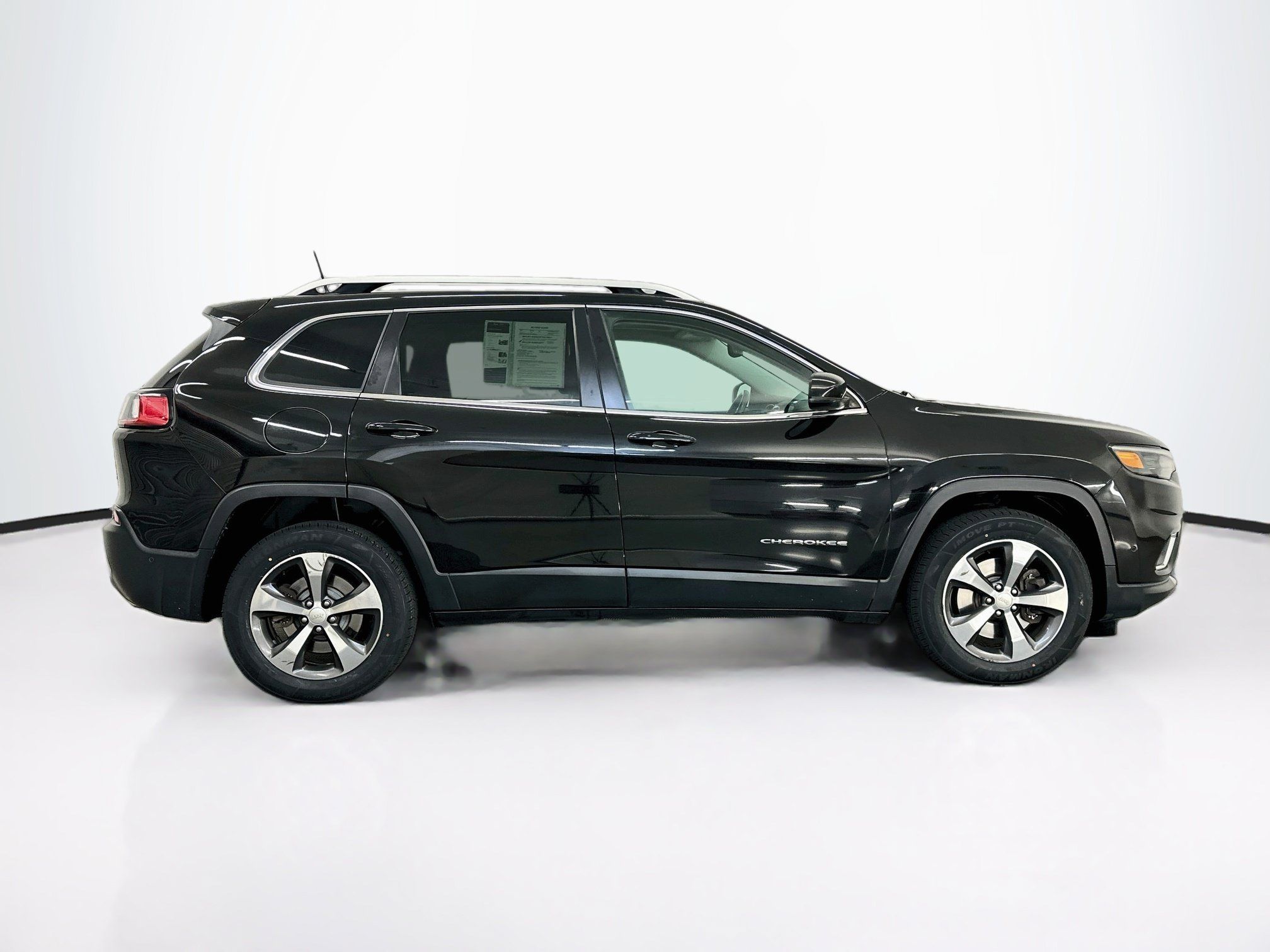 Used 2019 Jeep Cherokee Limited w/ Technology Group AWD/4WD image 10