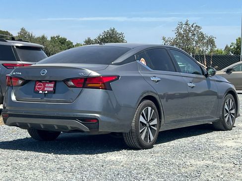 Used 2022 Nissan Altima 2.5 SV FWD image 3