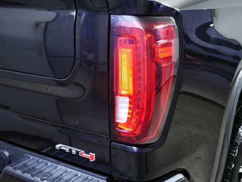 Used 2021 GMC Sierra 1500 AT4 w/ AT4 Preferred Package AWD/4WD image 17