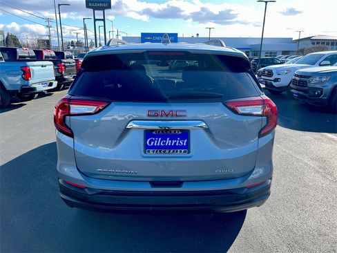 Used 2024 GMC Terrain SLE w/ Driver Convenience Package image 26