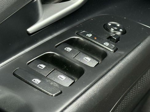 Used 2024 Hyundai Elantra Blue image 19