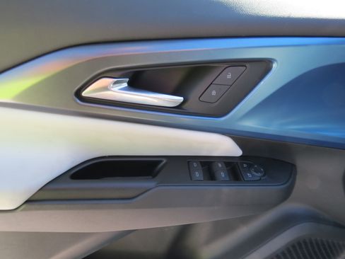 Used 2025 Chevrolet Equinox EV LT FWD image 17