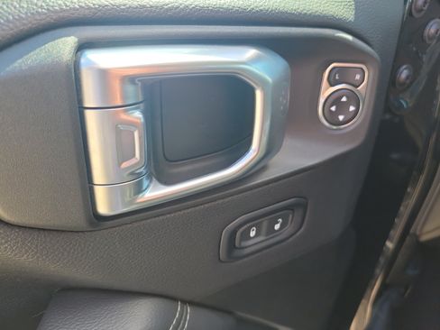 Used 2023 Jeep Wrangler Unlimited Sahara AWD/4WD image 19