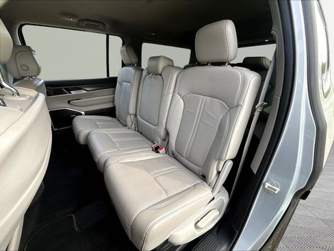 Used 2024 Jeep Wagoneer Series II w/ Flexible Seating Group RWD image 21