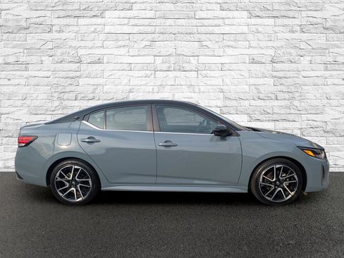 Used 2024 Nissan Sentra SR w/ SR Premium Package image 5