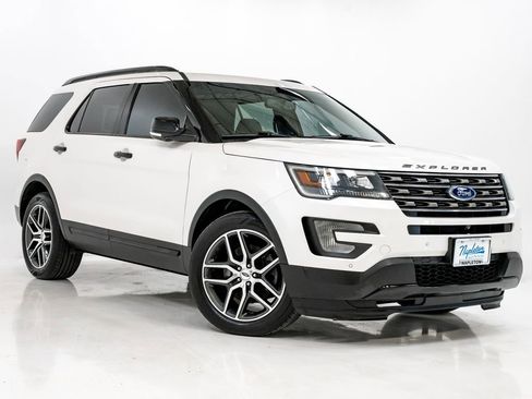 Used 2017 Ford Explorer Sport w/ Equipment Group 401A image 5