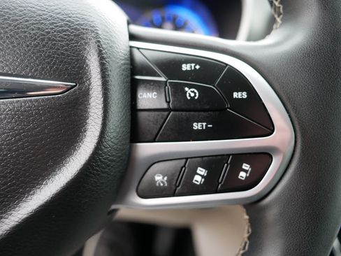 Certified 2024 Chrysler Pacifica Touring-L image 29