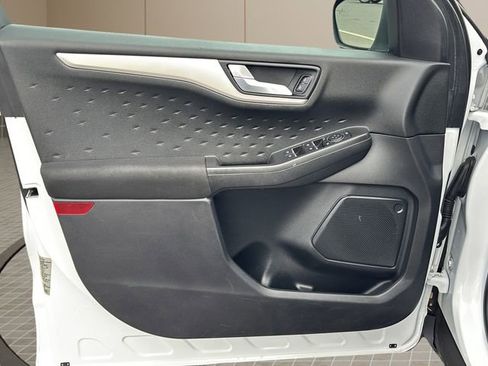 Used 2020 Ford Escape SE image 12