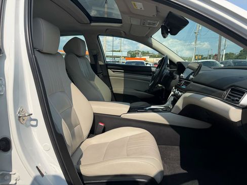 Used 2018 Honda Accord Touring image 24