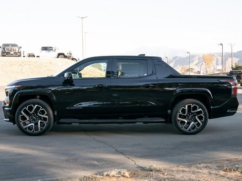 Used 2024 Chevrolet Silverado EV RST image 6