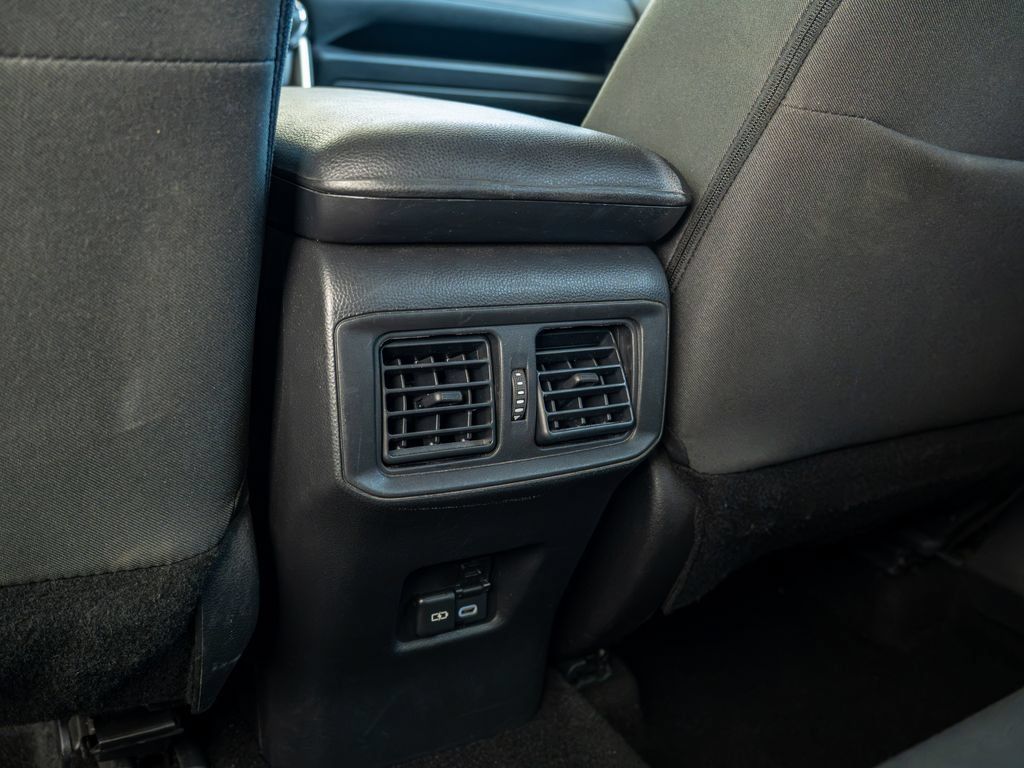 Used 2025 Toyota RAV4 XLE FWD image 15