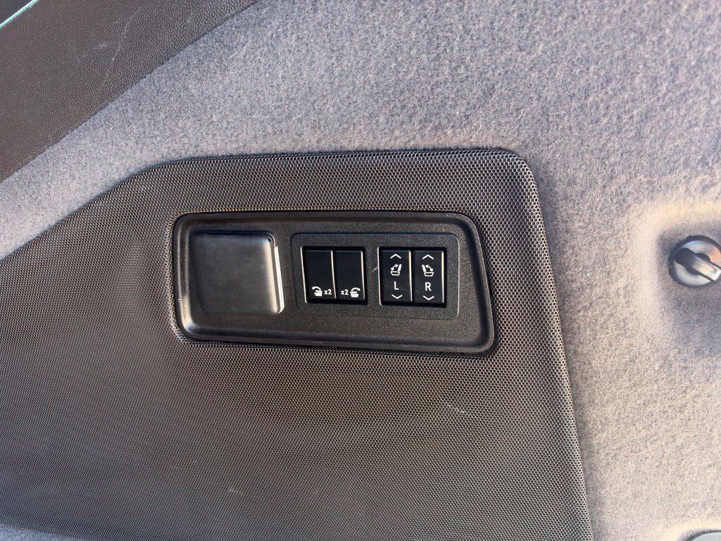 Used 2022 Cadillac Escalade ESV Sport w/ Touring Package AWD/4WD image 21