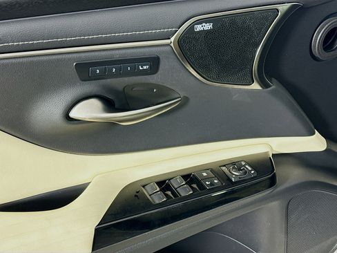 Used 2022 Lexus ES 350 Ultra Luxury w/ Accessory Package 2 FWD image 24