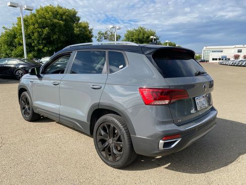 Used 2023 Volkswagen Taos SE FWD image 6