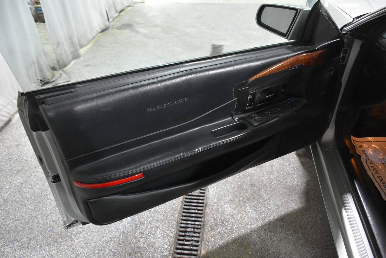 Used 2001 Cadillac Eldorado Touring FWD image 30