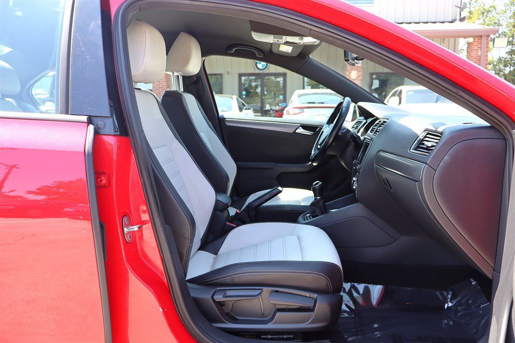 Used 2016 Volkswagen Jetta Sport FWD image 16