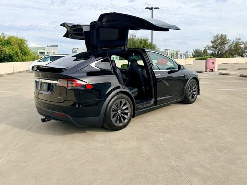 Used 2018 Tesla Model X 75D AWD/4WD image 6