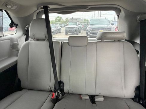 Used 2017 Toyota Sienna Limited FWD image 15