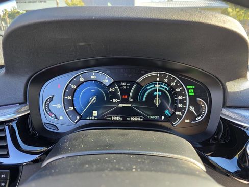 Used 2019 BMW 530e w/ M Sport Package image 13