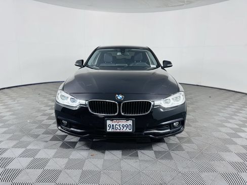 Used 2018 BMW 320i Sedan RWD image 3