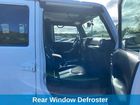 Used 2017 Jeep Wrangler Unlimited Sahara w/ Connectivity Group image 28