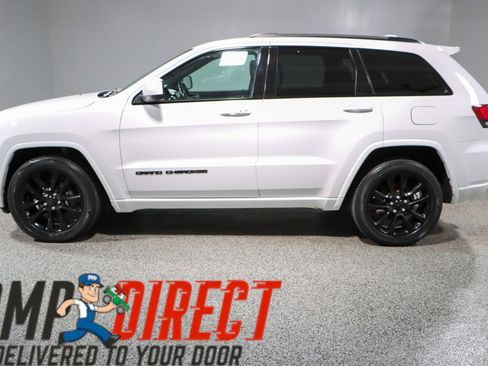 Used 2020 Jeep Grand Cherokee Altitude image 10
