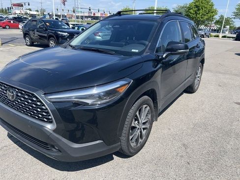 Used 2025 Toyota Corolla Cross XLE w/ Convenience Package image 8